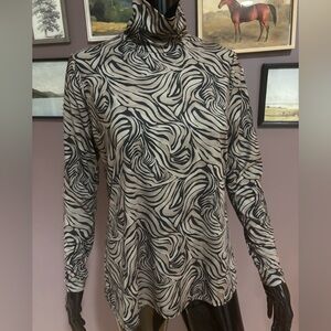 NWOT- J. McLaughlin Black and Cream Swirl Turtleneck Blouse Medium